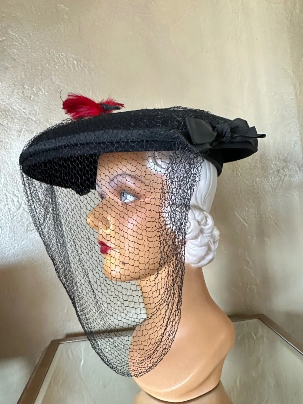SUPERB 1940's BLACK FELT WIDE BRIM HAT + RED FEATHER 